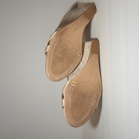 Vince Camuto Lilo Lace Satin Wedges Light Sand 10M Ankle Strap Wedding Formal - Picture 4 of 6